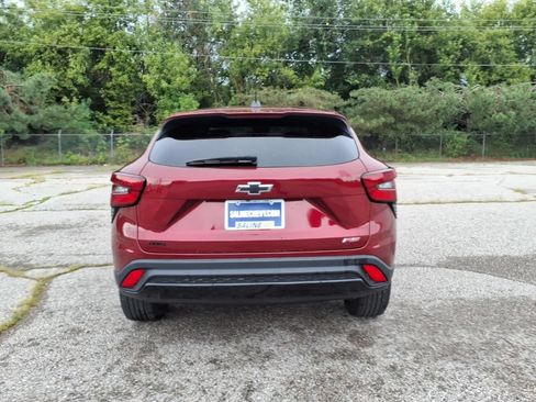 Used 2024 Chevrolet Trax RS w/ Driver Confidence Package FWD image 6