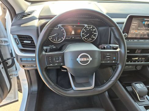 Used 2025 Nissan Rogue SV AWD/4WD image 14