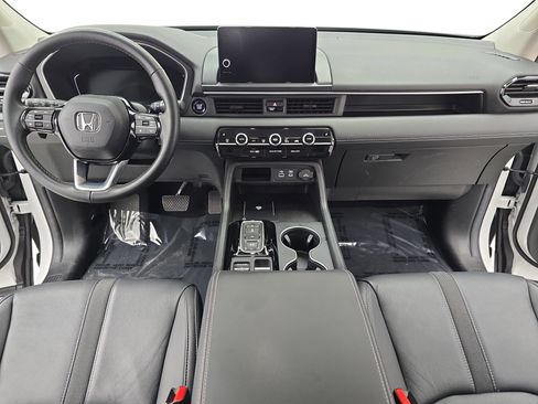Certified 2025 Honda Pilot EX-L image 9