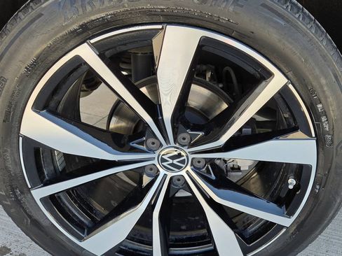 Used 2024 Volkswagen Atlas SEL Premium R-Line AWD/4WD image 10