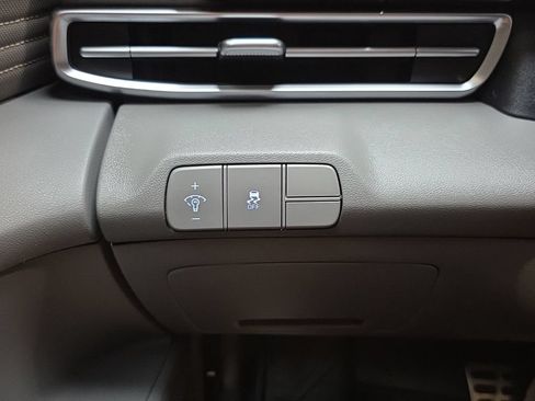 Certified 2025 Hyundai Elantra Sport FWD image 23