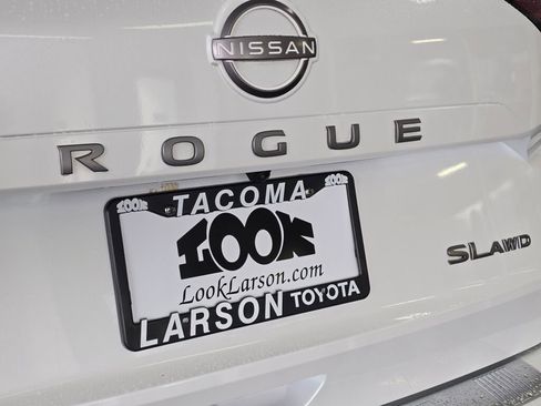 Used 2024 Nissan Rogue SL w/ SL Premium Package image 14