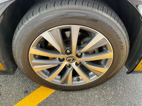 Used 2021 Lexus ES 250 image 29