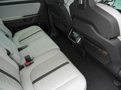 Used 2025 Rivian R1S Adventure AWD/4WD image 30