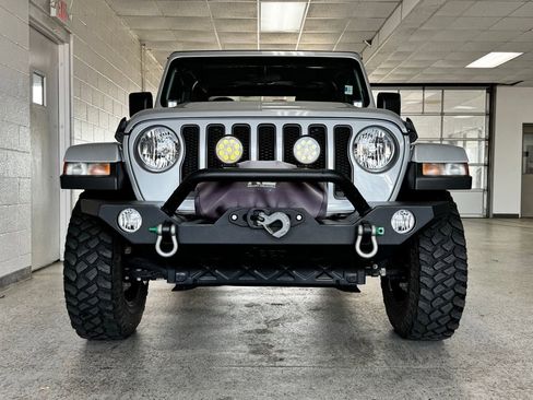 Certified 2023 Jeep Gladiator Overland AWD/4WD image 4