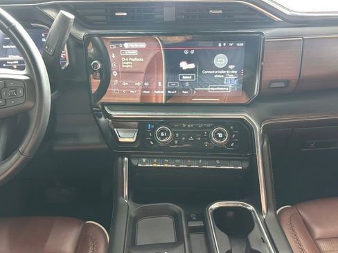 Used 2024 GMC Sierra 2500 Denali Ultimate AWD/4WD image 4