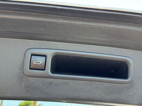 Used 2021 Toyota Highlander LE FWD image 33