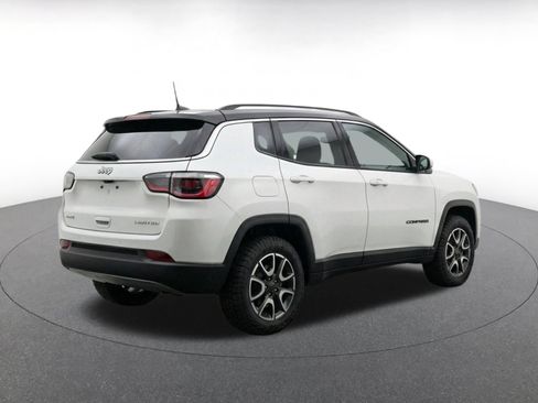 Used 2025 Jeep Compass Trailhawk AWD/4WD image 9