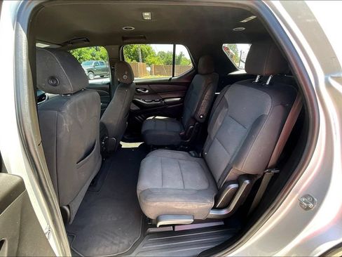 Used 2022 Chevrolet Traverse LT FWD image 7