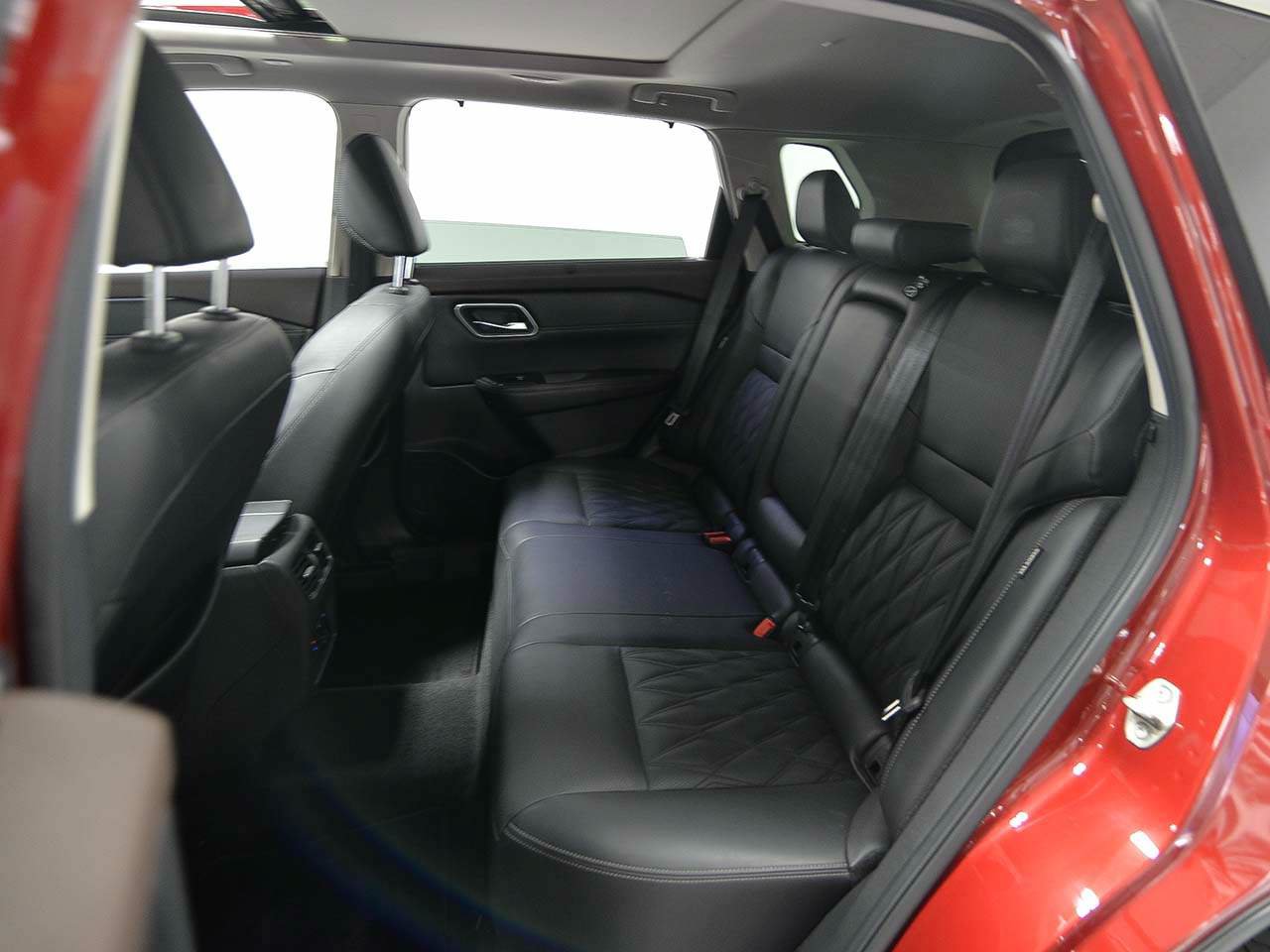 Used 2022 Nissan Rogue Platinum w/ Head-Up Display Package FWD image 11