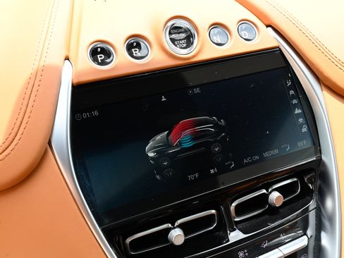 Used 2024 Aston Martin DBX AWD/4WD image 28