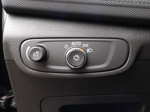 Used 2025 Chevrolet TrailBlazer LT FWD image 16