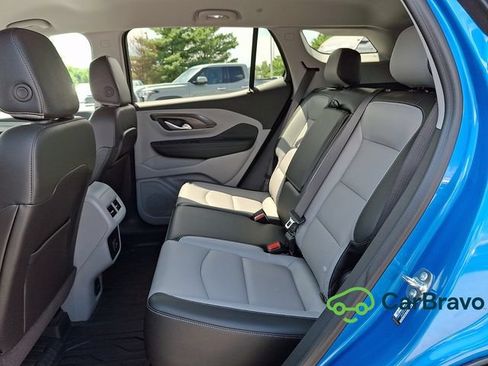 Used 2024 GMC Terrain SLT AWD/4WD image 10