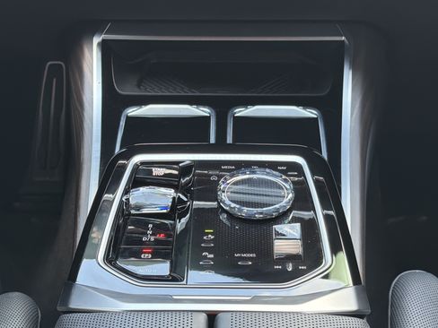 Certified 2026 BMW 760i xDrive AWD/4WD image 7
