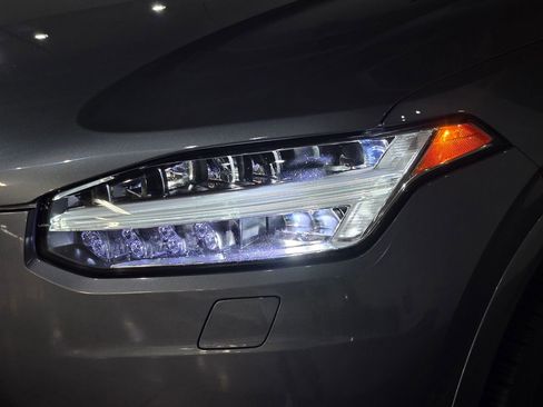 Used 2017 Volvo XC90 T6 Momentum w/ Vision Package image 12