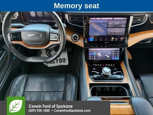 Used 2022 Jeep Grand Wagoneer Series III AWD/4WD image 3
