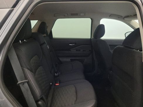 Used 2022 Nissan Pathfinder SV AWD/4WD image 19
