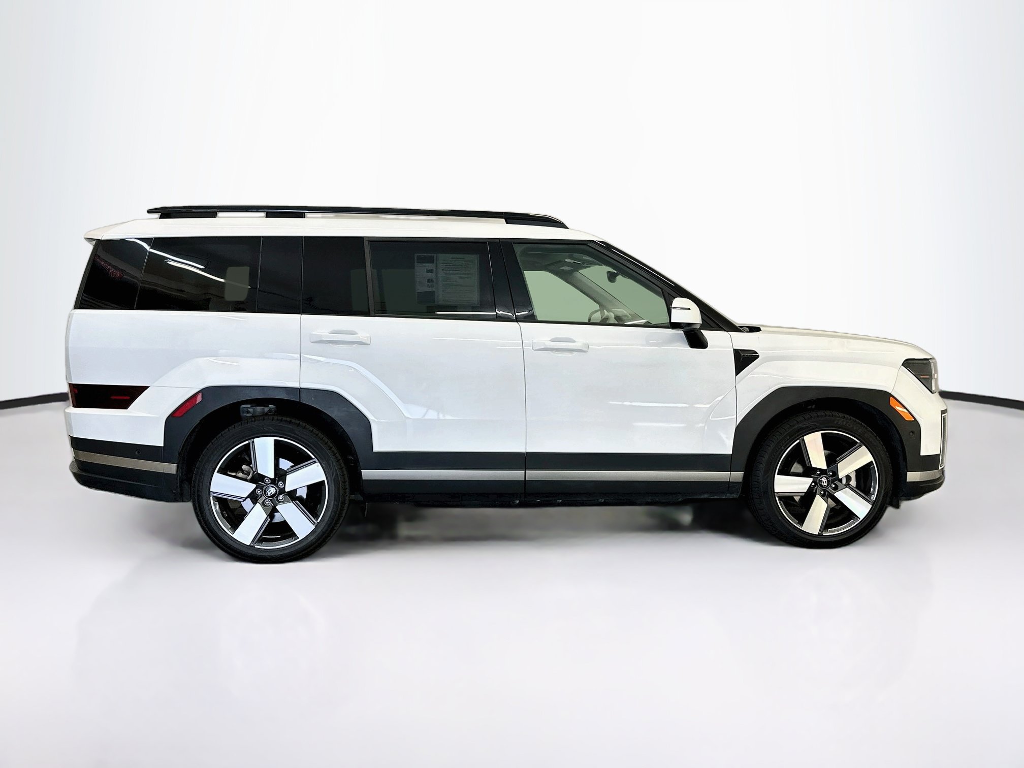 Used 2025 Hyundai Santa Fe Limited AWD/4WD image 10