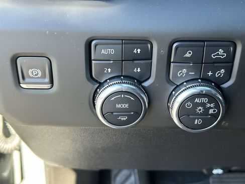 Used 2025 GMC Sierra 1500 AT4 w/ Technology Package image 18