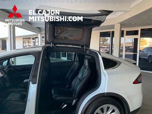 Used 2018 Tesla Model X 75D image 12