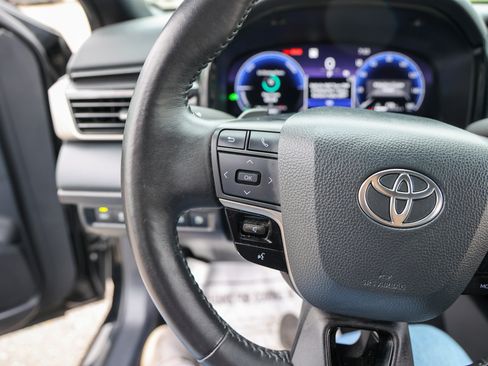 Used 2025 Toyota Camry XSE FWD image 18
