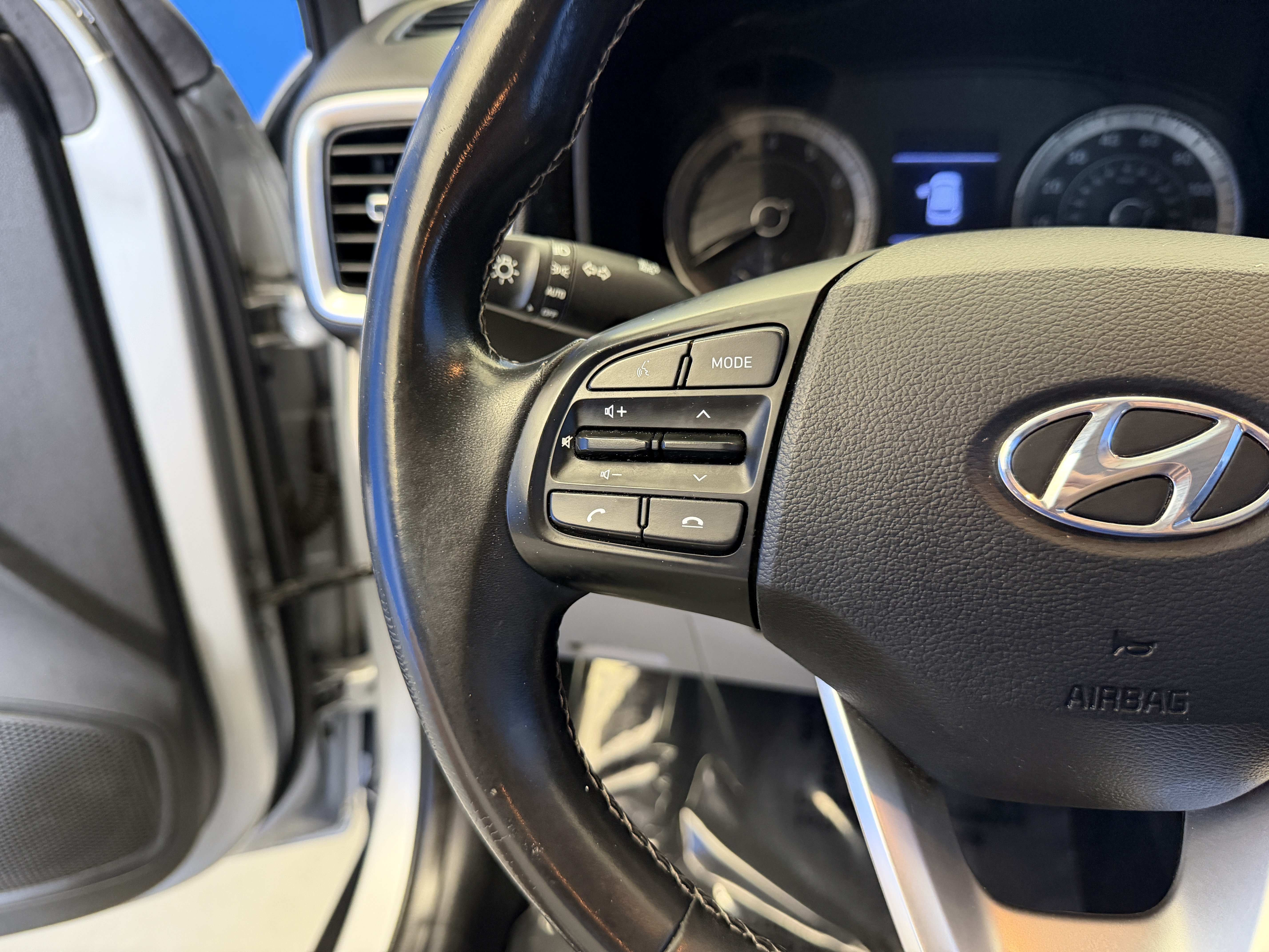 Used 2021 Hyundai Venue SEL FWD image 14
