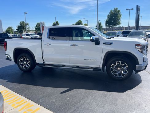 Used 2022 GMC Sierra 1500 SLT w/ SLT Premium Plus Package AWD/4WD image 6