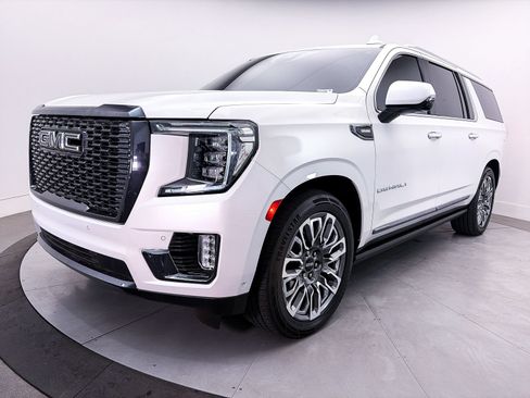Used 2023 GMC Yukon XL Denali Ultimate AWD/4WD image 17