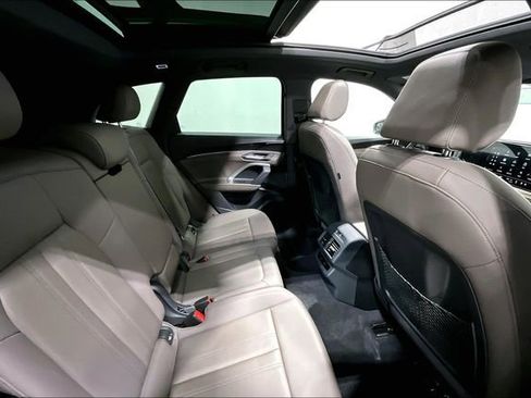 Used 2025 Audi Q5 Premium w/ Convenience Package image 28