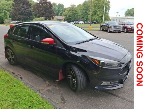 Used 2018 Ford Focus ST w/ Equipment Group 401A FWD image 4