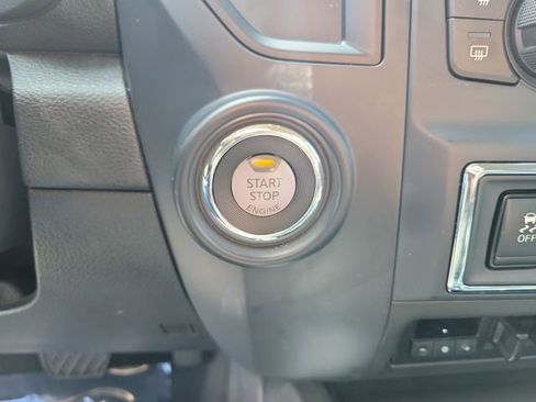 Used 2024 Nissan Titan SV w/ SV Convenience Package image 21