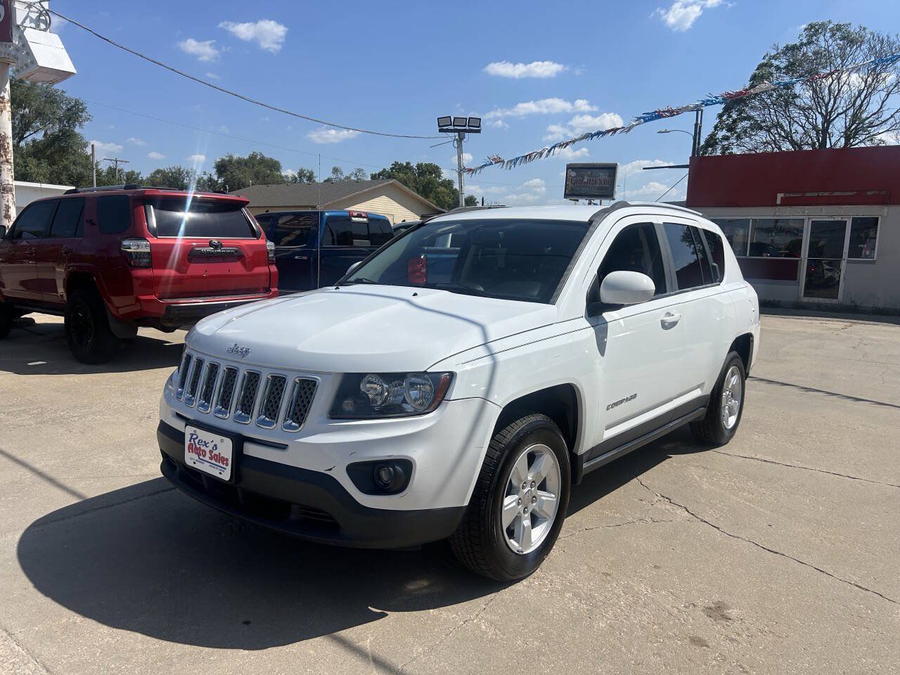 Used 2017 Jeep Compass Latitude FWD image 2