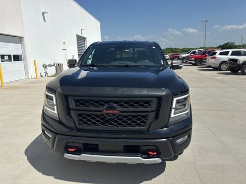 Used 2022 Nissan Titan PRO-4X w/ Pro-4x Convenience Package AWD/4WD image 8