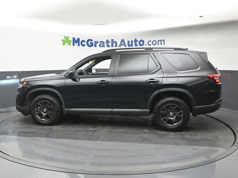 Used 2025 Honda Pilot TrailSport image 26