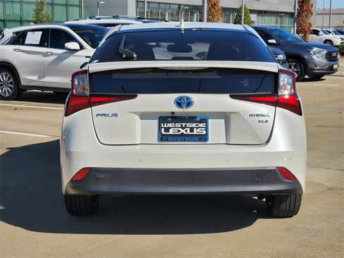 Used 2019 Toyota Prius XLE image 6