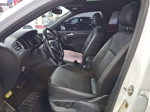 Used 2020 Volkswagen Tiguan SE R-Line w/ 3rd Row Seat Package image 14