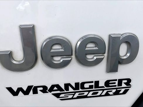 Used 2021 Jeep Wrangler Sport S AWD/4WD image 30