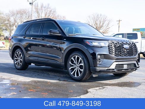 Used 2025 Ford Explorer ST-Line w/ Premium Package image 8