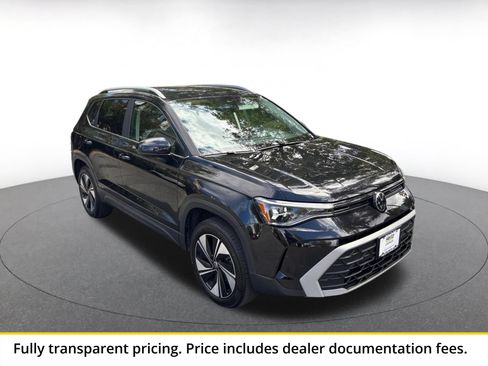 Used 2026 Volkswagen Taos SE AWD/4WD image 1