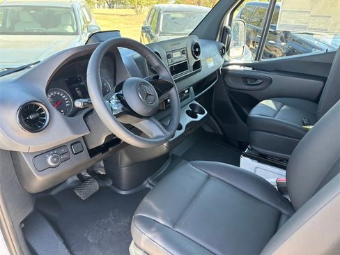 Used 2025 Mercedes-Benz Sprinter 2500 image 8
