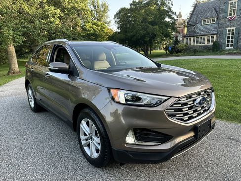 Used 2019 Ford Edge SEL w/ Equipment Group 201A AWD/4WD image 2