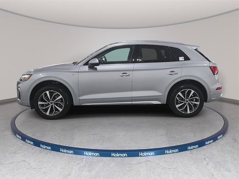 Used 2023 Audi Q5 2.0T Premium w/ Convenience Package image 9