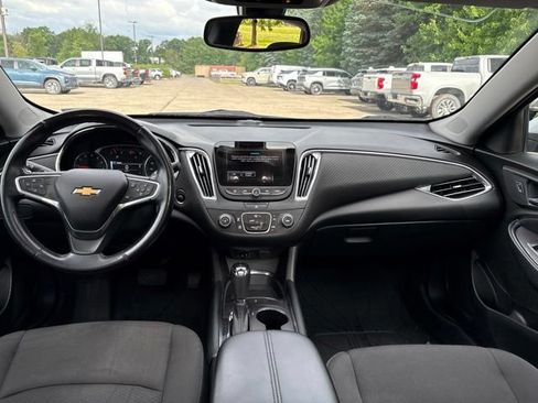 Used 2018 Chevrolet Malibu LT FWD image 7