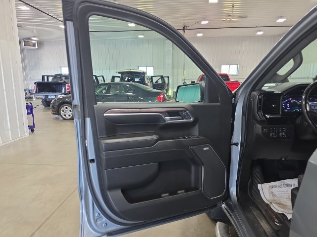 Used 2024 Chevrolet Silverado 1500 LTZ AWD/4WD image 23