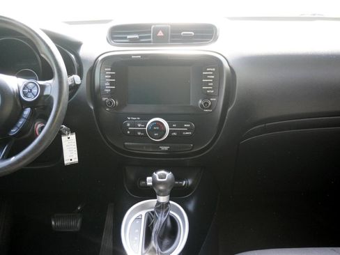 Used 2019 Kia Soul + image 25