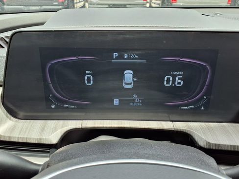 Used 2024 Kia Telluride EX w/ EX Captain's Chair Package FWD image 35