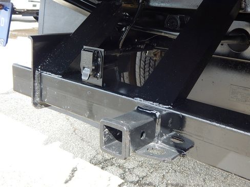 Used 2018 Isuzu NPR image 12