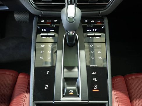 New 2025 Porsche Macan image 23