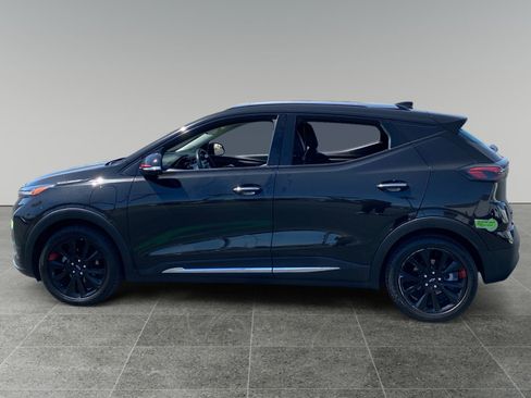 Used 2023 Chevrolet Bolt EUV Premier w/ Sun & Sound Package FWD image 2