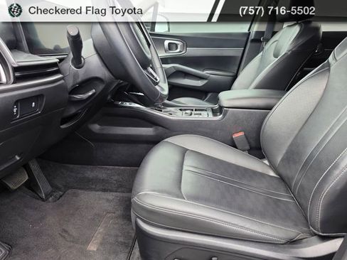 Used 2024 Kia Sorento S FWD image 21